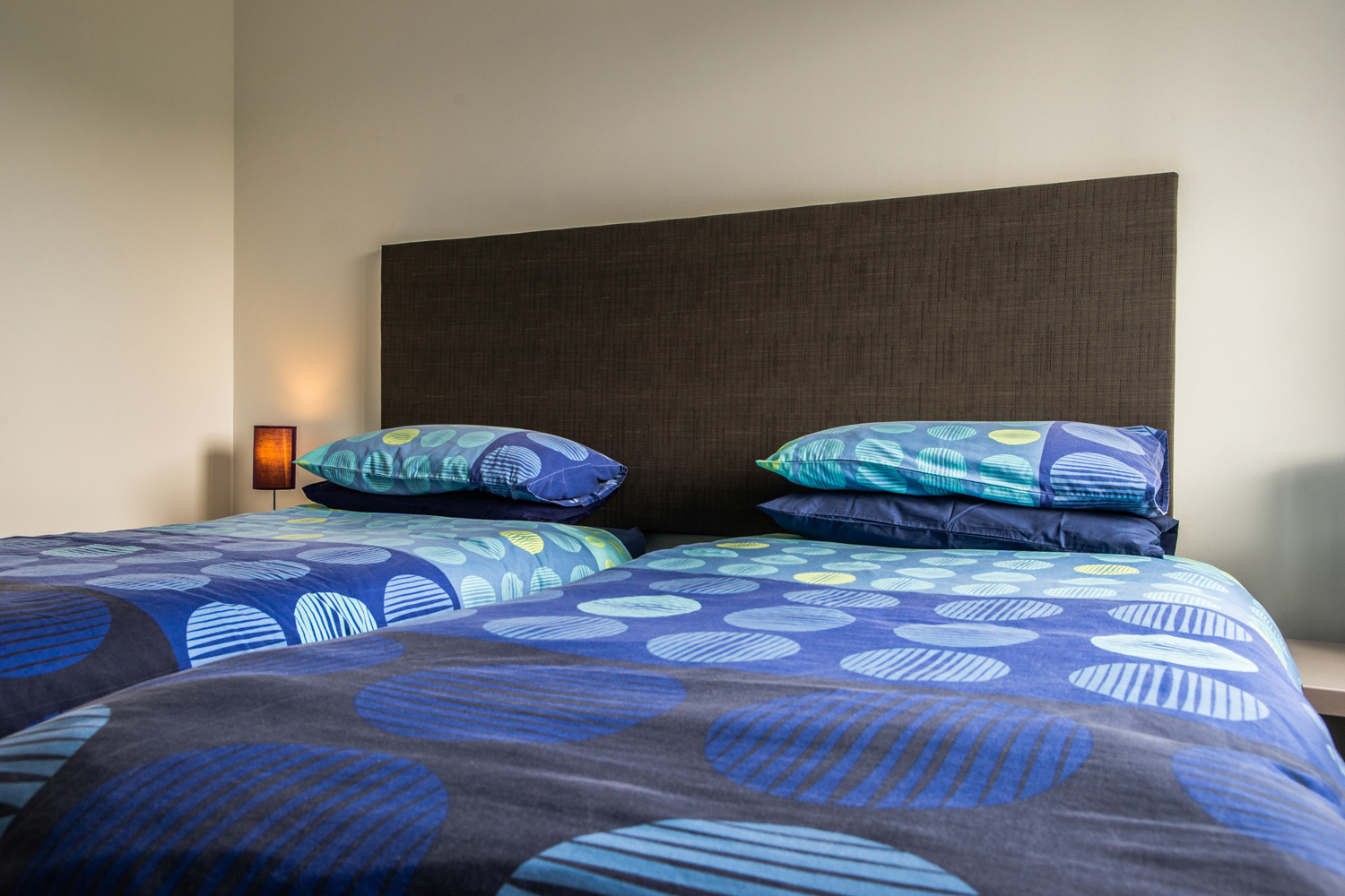 twin beds